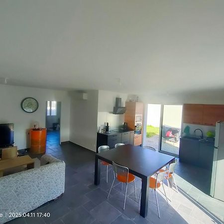 Chambre Dans Maison Plain-Pied Moderne Roanne Exterior foto