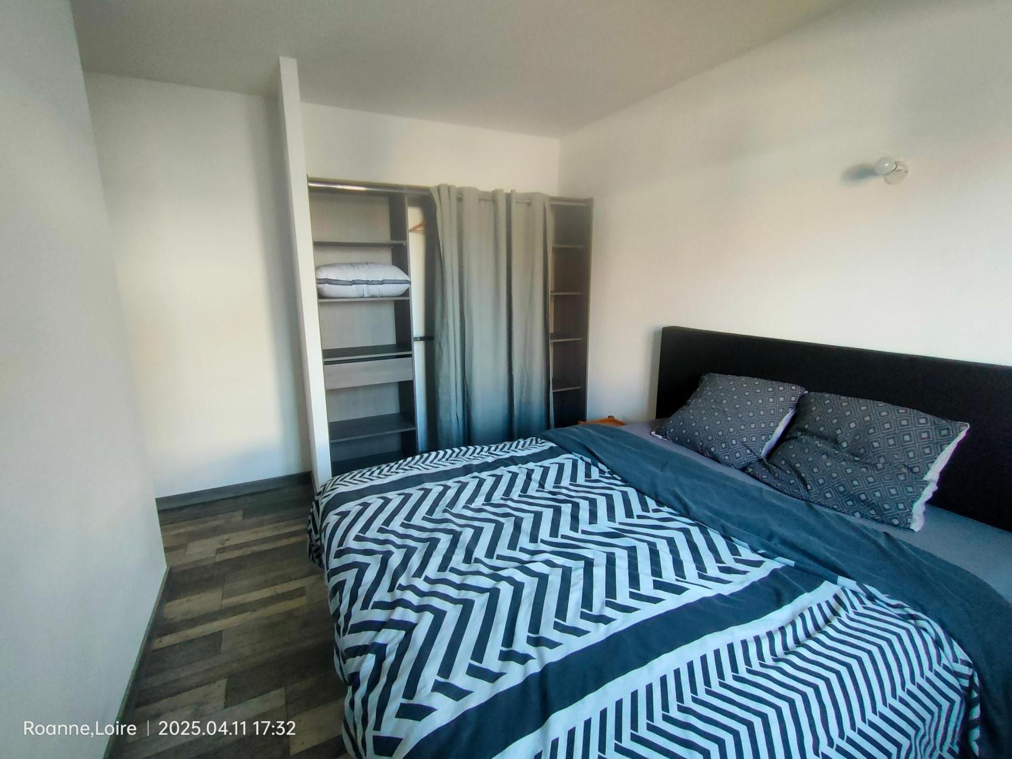 Chambre Dans Maison Plain-Pied Moderne Roanne Exterior foto